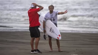 Miguel Tudela, surfista peruano de 26 años. | Foto: AFP/Video: América Televisión