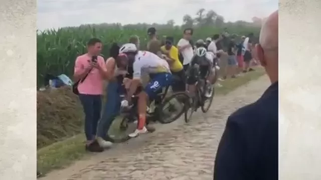 Tour de France: Terrible accidente en la competencia de ciclismo por un selfie