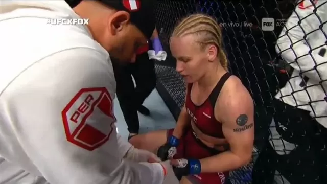 UFC 215: Valentina se dislocó el dedo y su entrenador se lo acomodó 