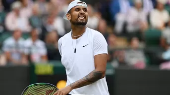 Wimbledon: Nick Kyrgios sacó de abajo entre sus piernas y sorprendió a Stefanos Tsitsipas