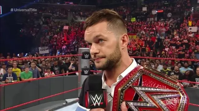 WWE: Finn Balor dejó vacante el título universal y esto pasó en RAW