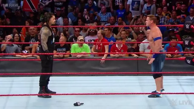 WWE: John Cena volvió a RAW, fue encarado por Roman Reigns pero esto pasó