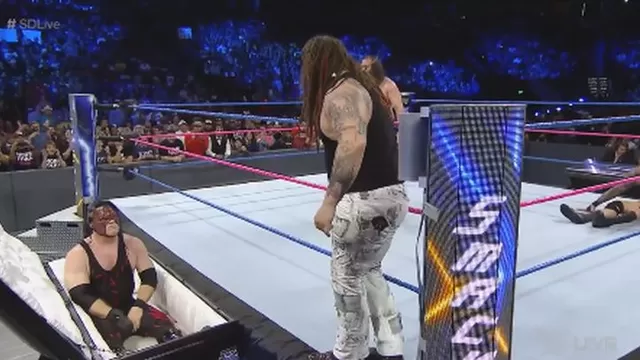 WWE: Kane salió de un ataúd para defender a Randy Orton de los Wyatt