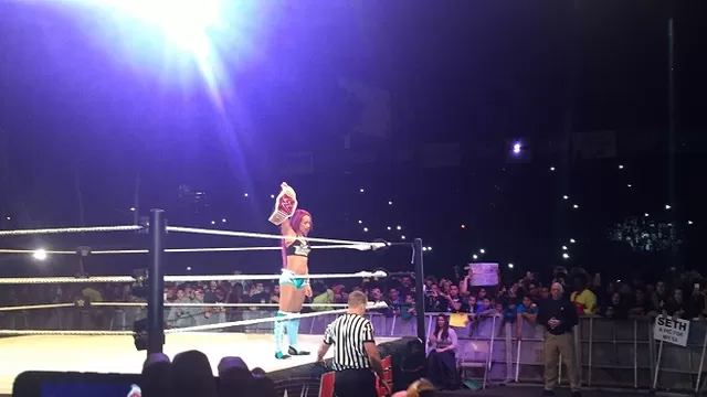 WWE en Lima: Sasha Banks volvió a vencer a Charlotte por título femenino