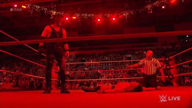 WWE RAW: Kane venció a Finn Bálor y le envió un mensaje a Strowman