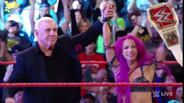 WWE: Sasha Banks recuperó el título femenino ante Charlotte en RAW