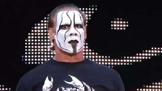 WWE: Sting reapareció en el cuadrilátero de Raw y desafió a Rollins