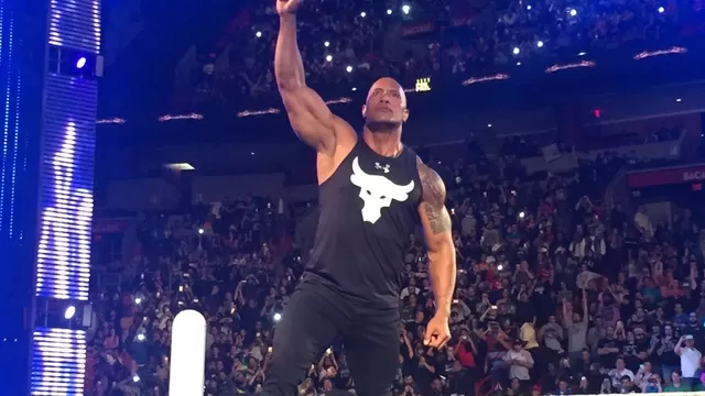 WWE: The Rock volvió a Monday Night RAW y se apuntó para WrestleMania 32