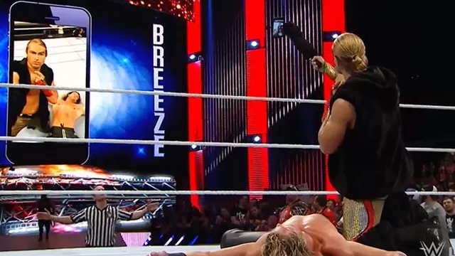 WWE: Tyler Breeze se tomó un selfie y recibió un golpe de Dolph Ziggler