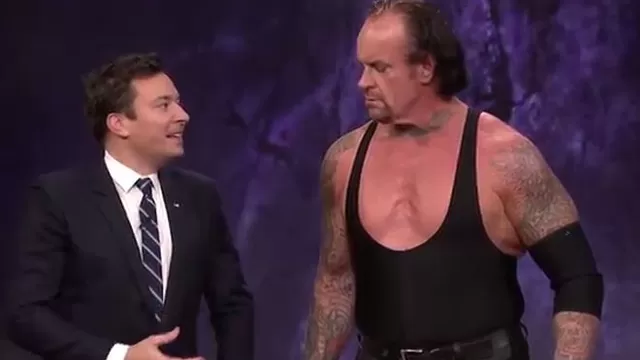 WWE: Undertaker apareció junto a Jimmy Fallon y no te imaginas qué hizo