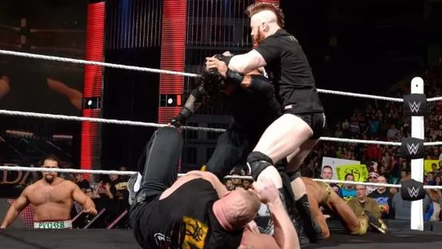 WWE: los Wyatt &#39;destruyeron&#39; a Roman Reigns y Brock Lesnar en RAW-foto-2