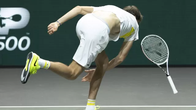 YouTube: Un furioso Medvedev destrozó su raqueta en partido del ATP 500 de Rotterdam