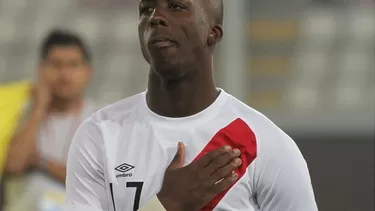 Advíncula, refuerzo que llegó esta temporada a Newell's Old Boys de Argentina. Advíncula, refuerzo que llegó esta temporada a Newell's Old Boys de Argentina.