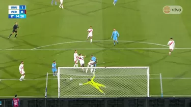 Rodrigo Aguirre anotó el primero de Uruguay sobre Perú tras buena definición de cabeza / Captura / América TV