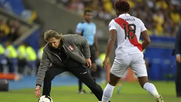 André Carrillo y Ricardo Gareca durante la final de la Copa América 2019. | Foto: AFP