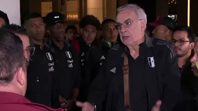 Fossati intentó persuadir a la Policía de Buenos Aires para poder acercarse con los jugadores a los hinchas peruanos. | Video: América Deportes.