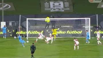 De Arrascaeta remató fuerte y colocó el 2-1 de Uruguay vs Perú