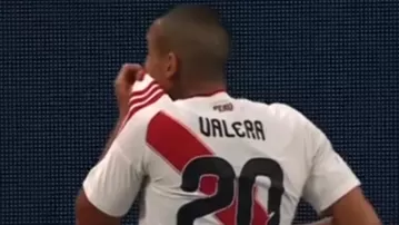 ¡Bombazo de Valera! Alex marcó golazo para el empate 1-1 con Rusia