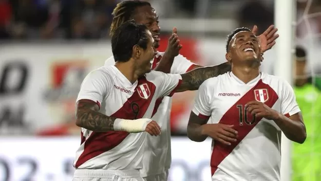 Christian Cueva volvió a anotar de penal con Perú luego de 4 años