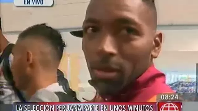 Christian Cueva y un 'cariño' a Jair Céspedes en el aeropuerto