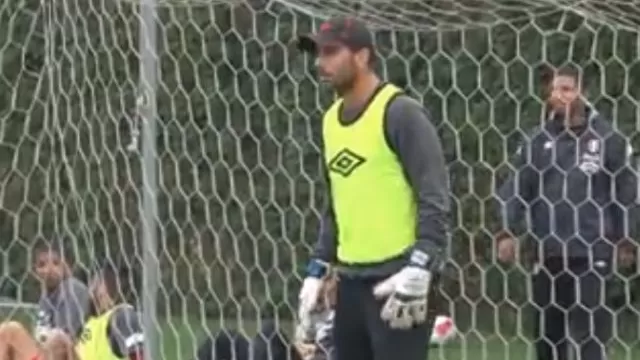 Claudio Pizarro hizo de portero en práctica de la selección peruana