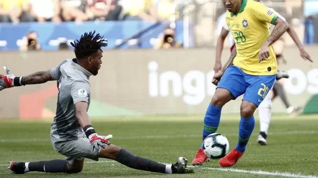 Gallese cometió un blooper en el segundo gol de Brasil. | Foto: AFP