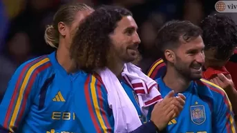 Cucurella se llevó un recuerdo: así fue intercambio de camisetas