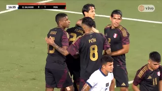 Edison Flores aprovechó un rebote y marcó el 1-0 de Perú sobre El Salvador