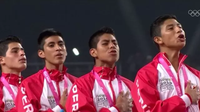El emotivo canto del Himno Nacional de los campeones olímpicos-foto-9