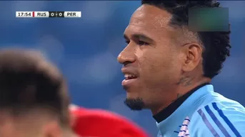 Error garrafal en salida de Perú, terminó en gol de Rusia