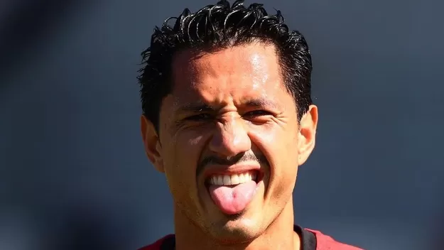 Gianluca Lapadula compartió imagen de sesión de fotos en Italia