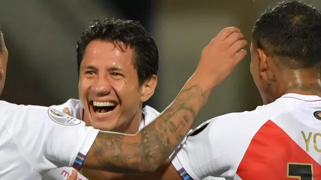 Gianluca Lapadula felicitó a Yoshimar Yotún por integrar el once ideal de la Copa América