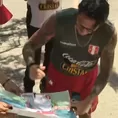 Gianluca Lapadula firmó un dibujo con su imagen a pequeño hincha peruano