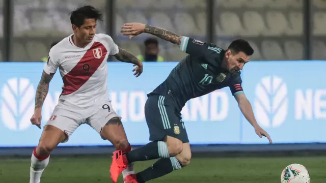 Lapadula completó 120 minutos con la selección peruana. | Foto: AFP