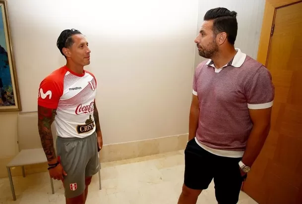 Gianluca Lapadula y Claudio Pizarro juntos en Barcelona. | Foto: @rsifuentesb