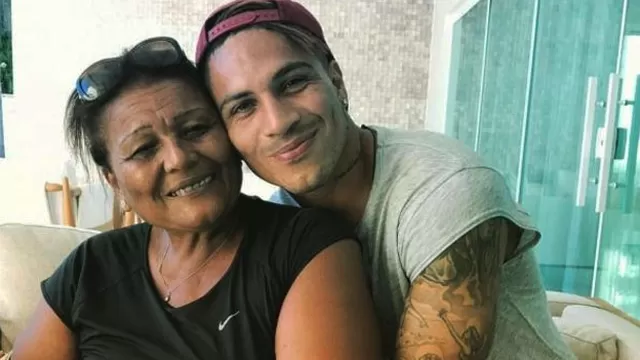 Paolo Guerrero junto a su madre doña Peta Foto: Instagram
