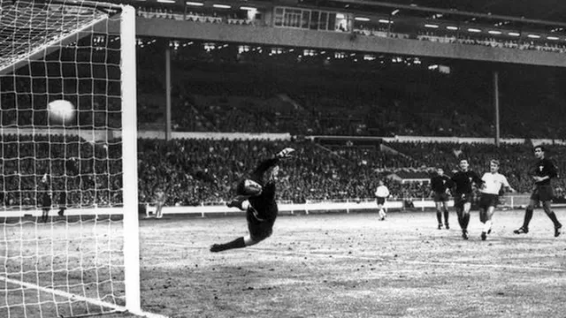 Inglaterra 1966: Bobby Charlton anotó un gol que quedó para la historia a México