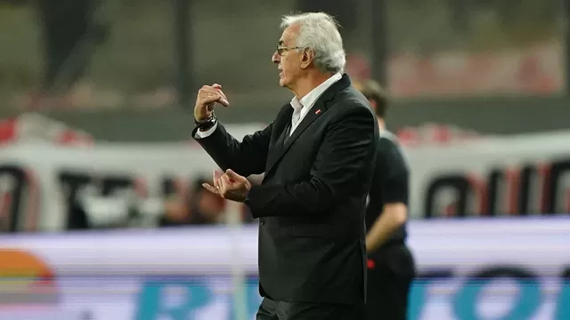 Jorge Fossati, DT de la selección peruana, consiguió su primera victoria oficial al mando de la 'Bicolor'. | Video: América TV.