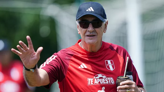 El nuevo técnico de la Selección Peruana, Jorge Fossati visitó a los miembros de la Selección Sub 23 / Foto y Video: LaBicolor
