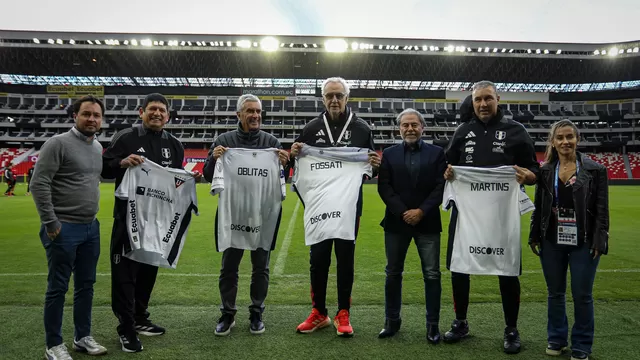 LDU le realizó un breve homenaje a sus dos extécnicos campeones. | Video: América Deportes.