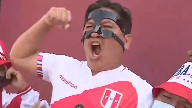 &quot;Lapadula de Gamarra&quot; presente en la Videna alentando a la selección peruana