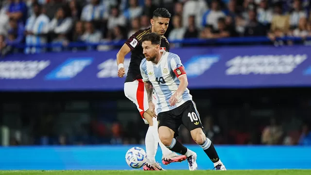 El astro argentino tuvo un duelo aparte con los defensas peruanos. | Video: América Deportes.