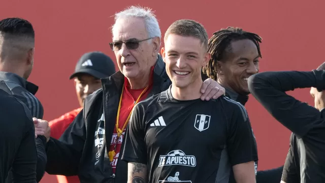 Oliver Sonne reveló la charla que tuvo con Jorge Fossati previo al duelo ante Uruguay por Eliminatorias. | Foto: AFP