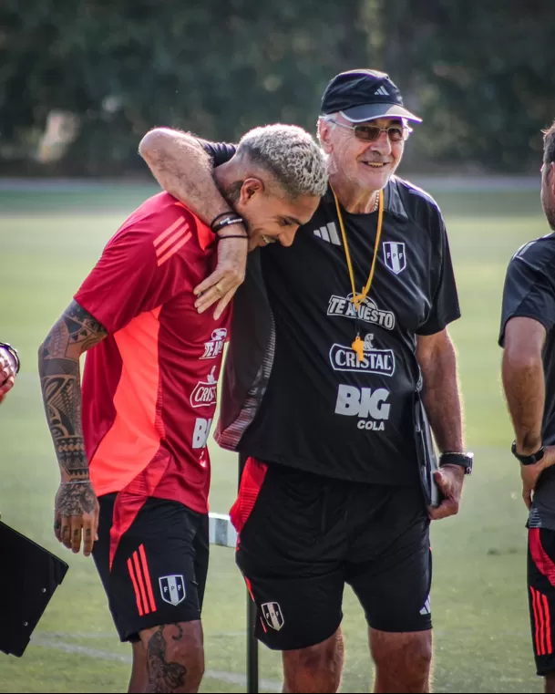 Paolo Guerrero junto a Jorge Fossati. | Fuente: FPF