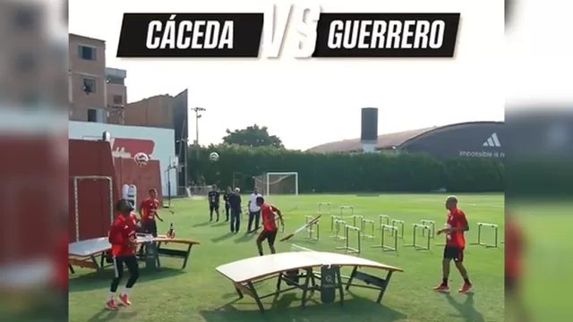Carlos Cáceda vs. Paolo Guerrero. | Video: @SeleccionPeru