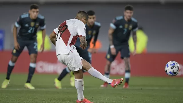 Perú cayó 1-0 ante Argentina y quedó a cinco puntos de la zona de repechaje