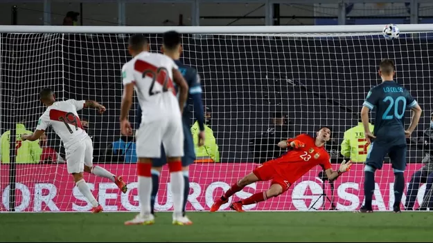 Perú vs. Argentina: Yoshimar Yotún desperdició penal que generó Jefferson Farfán