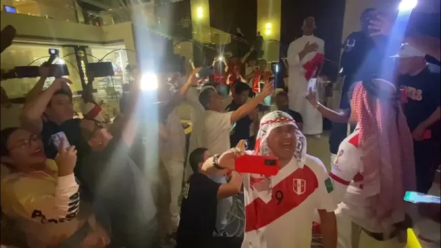 Perú vs. Australia: Hinchas en Doha esperan cantando la llegada de la &#39;Blanquirroja&#39; 