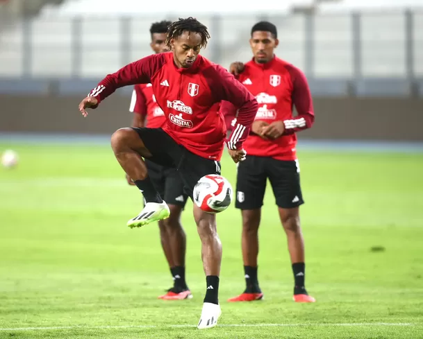 André Carrillo en la práctica de Perú en el Nacional. | Foto: Selección peruana.