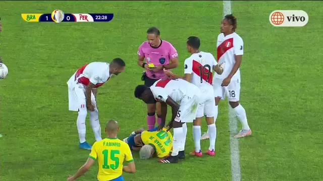 Perú vs. Brasil: Christian Ramos se ganó la tarjeta amarilla tras falta a Neymar